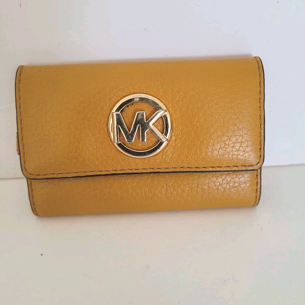 Michael Kors MK Key Case Ring Holder Wallet Pebble Leather Small Mustard Yellow